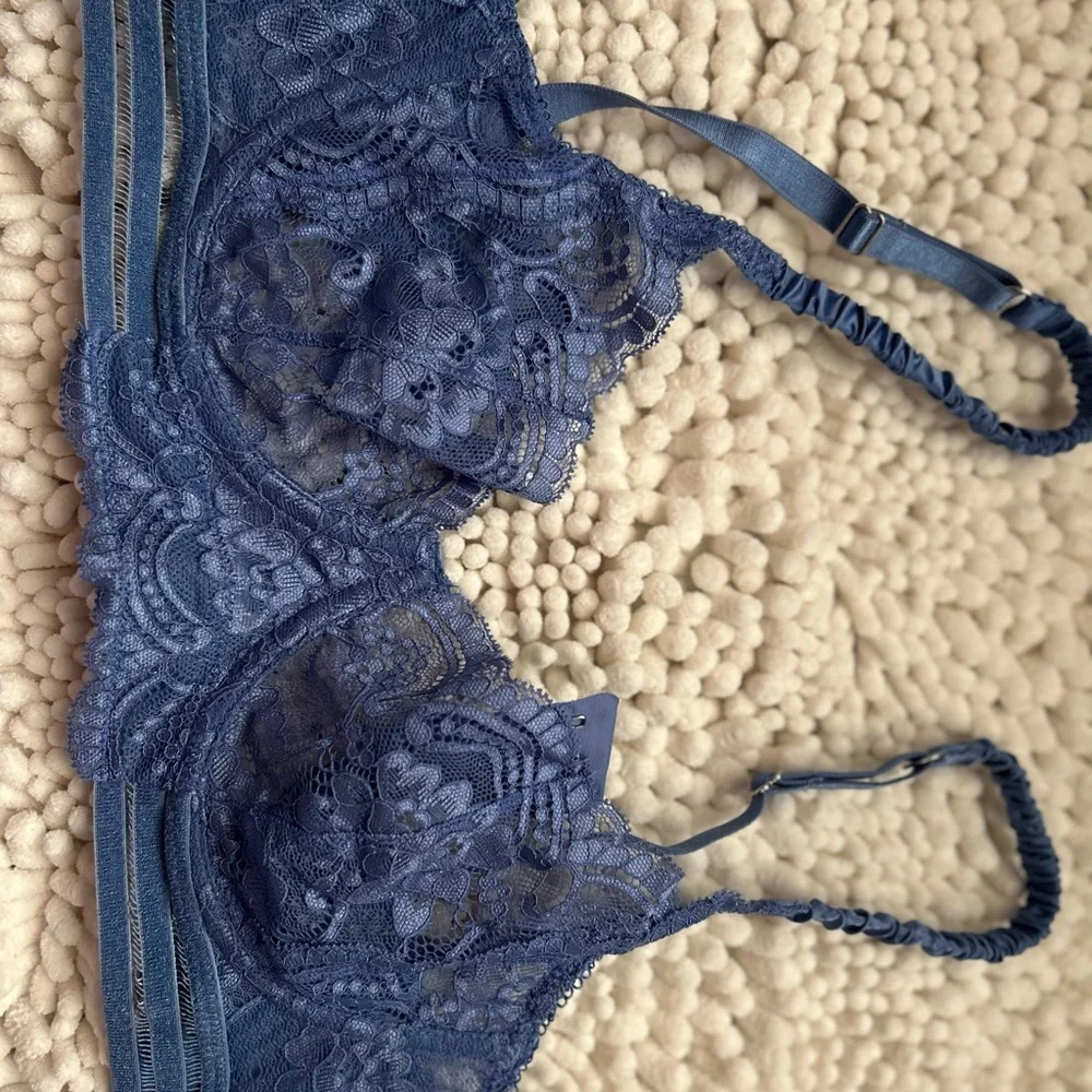 ******SOLD OUT*****Elegant Blue Lace Bralette - Picture 5 of 7